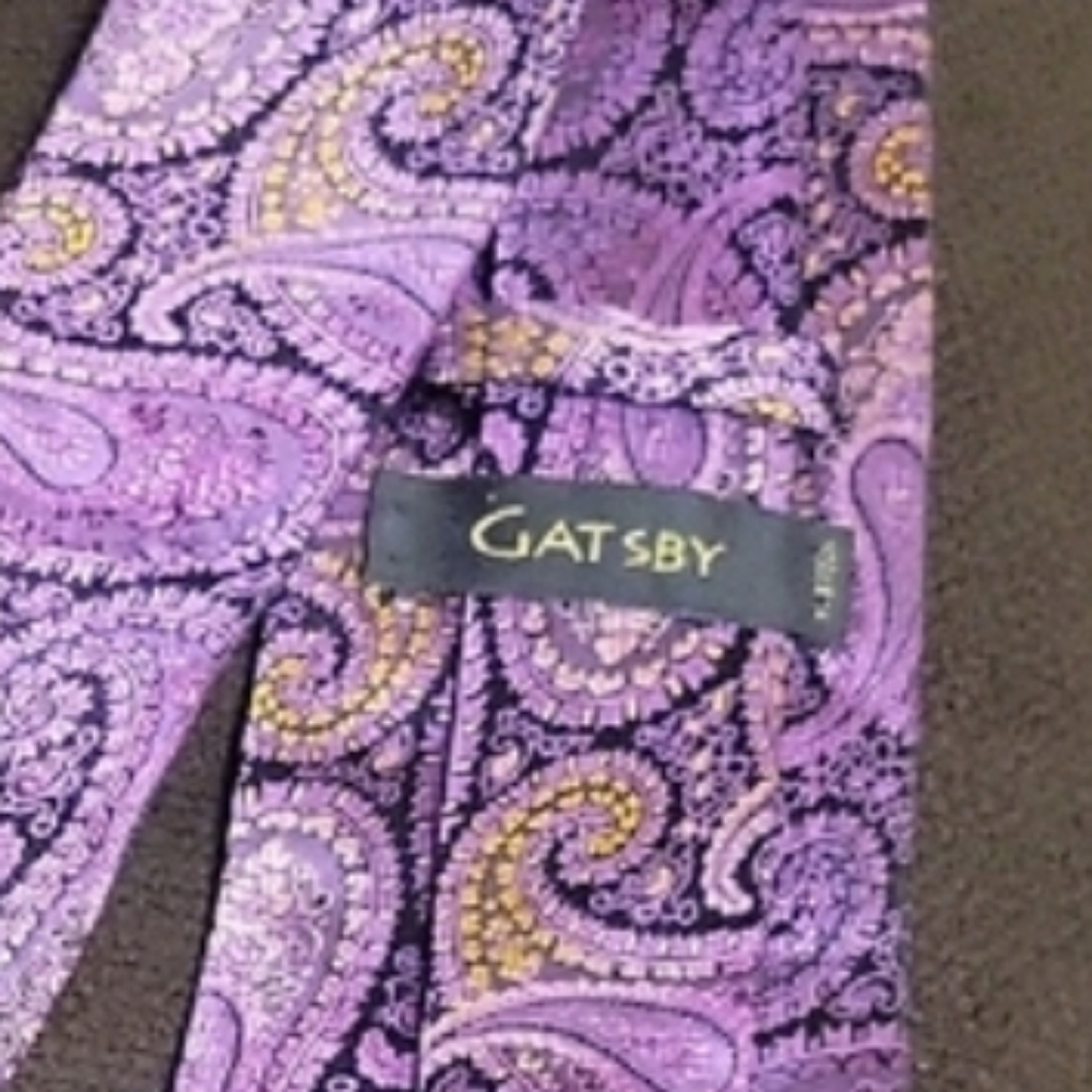 Gatsby Men's  Purple Paisley 100% Silk Handmade Suit Tie